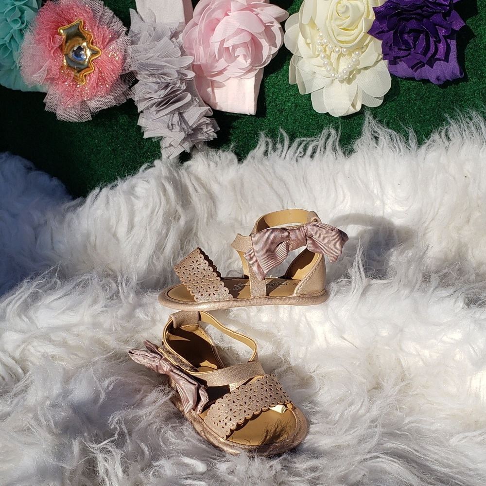 NWT Rose gold baby sandal with ankle bow